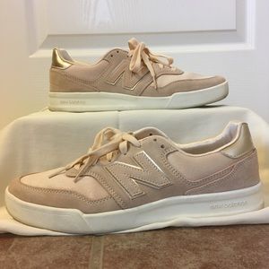 Women’s New Balance 300v2 Court Shoe Sneaker sz 10
